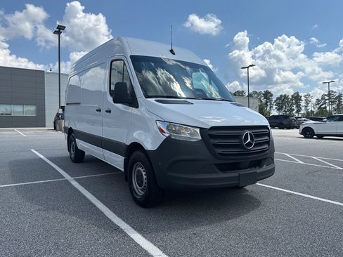 Used 2025 Mercedes-Benz Sprinter 2500 image 6