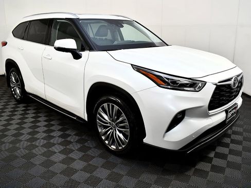 Used 2022 Toyota Highlander Platinum image 5