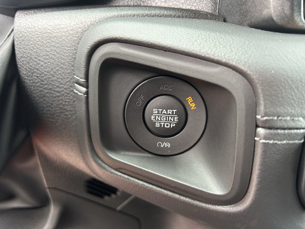 Used 2025 Jeep Wrangler Unlimited Sahara AWD/4WD image 31