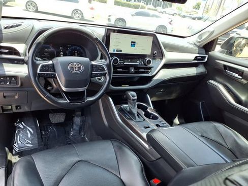 Used 2023 Toyota Highlander Platinum AWD/4WD image 10