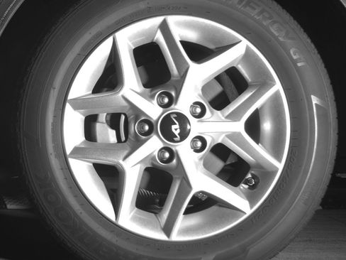 Used 2025 Kia Soul LX w/ LX Technology Package FWD image 9