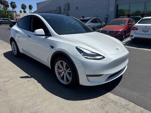 Used 2021 Tesla Model Y 2WD image 2