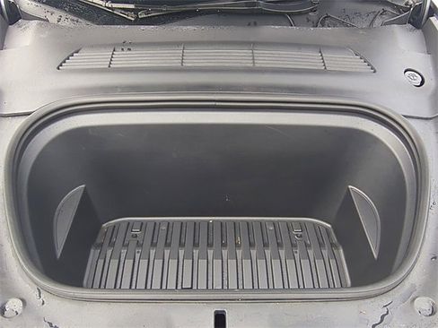 Used 2023 Tesla Model Y Long Range image 37