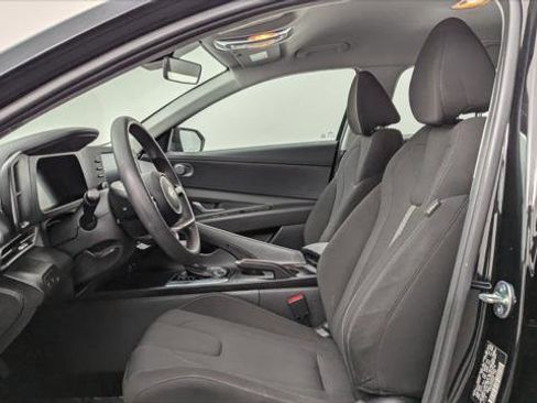 Used 2025 Hyundai Elantra SE image 14