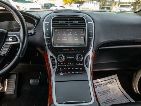 Used 2019 Lincoln Nautilus Reserve image 14