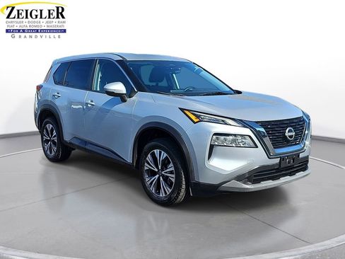 Used 2022 Nissan Rogue SV AWD/4WD image 3