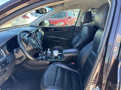 Used 2017 Kia Sorento EX image 4