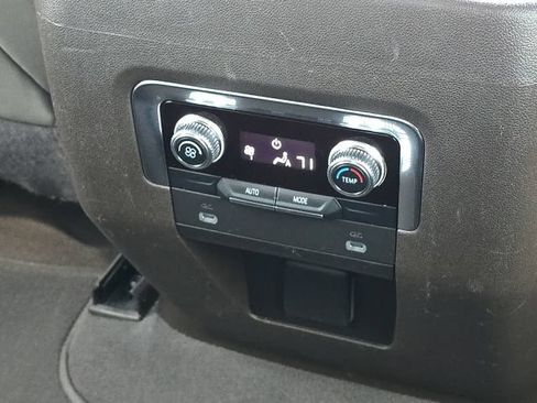 Used 2023 GMC Yukon SLT AWD/4WD image 18