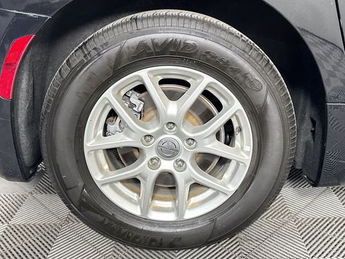 Used 2022 Chrysler Voyager LX FWD image 31