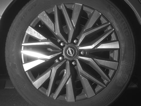 Used 2025 Nissan Altima 2.5 SV FWD image 15