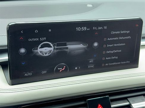 Used 2025 Genesis G70 2.5T image 26