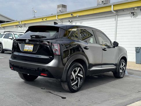 Used 2025 Nissan Kicks SV w/ Illumination Package FWD image 11