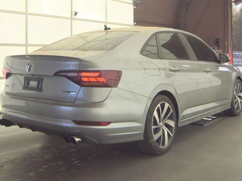 Used 2019 Volkswagen Jetta GLI Autobahn FWD image 3