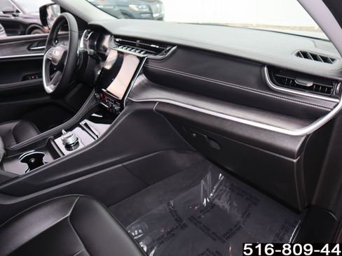 Used 2024 Jeep Grand Cherokee Limited w/ Black Appearance Package image 32