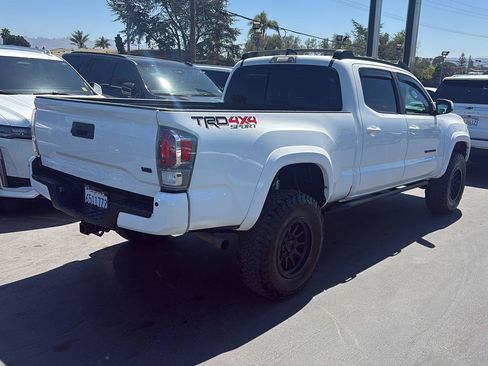 Used 2020 Toyota Tacoma TRD Sport w/ Technology Package AWD/4WD image 4