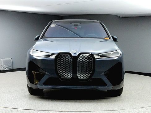 Used 2025 BMW iX xDrive50 w/ Premium Package image 2