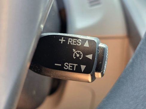 Used 2015 Toyota Prius V Three FWD image 42