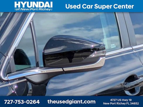 Used 2025 Subaru Outback Premium image 11