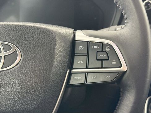 Certified 2025 Toyota Grand Highlander XLE image 18
