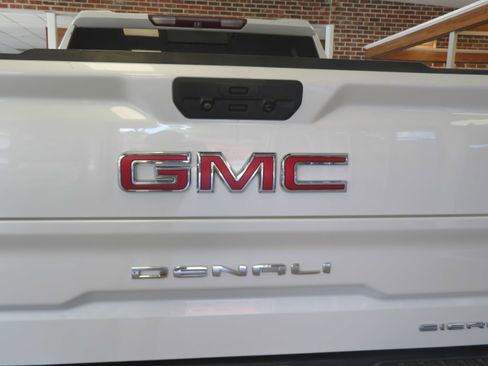 Used 2019 GMC Sierra 1500 Denali w/ Denali Ultimate Package AWD/4WD image 62