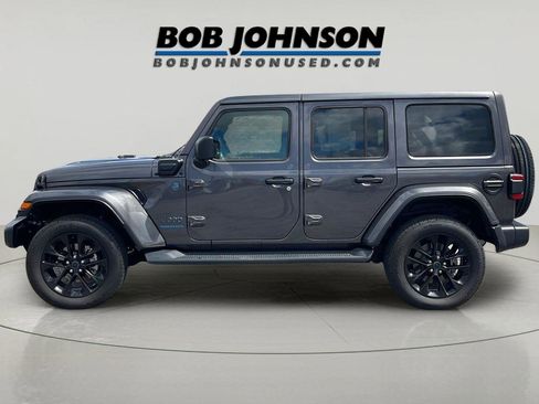 Used 2025 Jeep Wrangler Sahara image 6