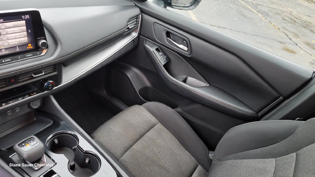 Used 2025 Nissan Rogue SV AWD/4WD image 23
