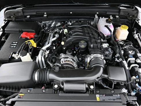 New 2025 Jeep Gladiator Rubicon w/ Convenience Group image 11