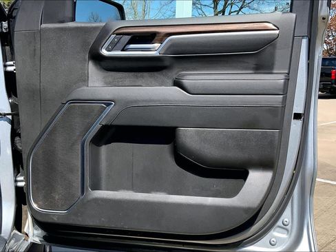Used 2025 Chevrolet Silverado 1500 LT AWD/4WD image 39