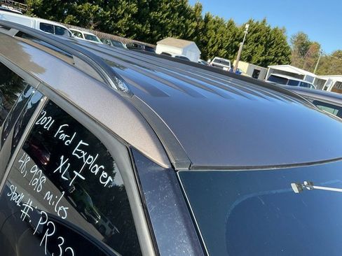 Used 2021 Ford Explorer XLT w/ Equipment Group 202A image 10