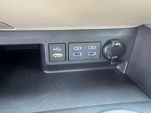 Used 2022 Toyota Highlander XLE FWD image 21
