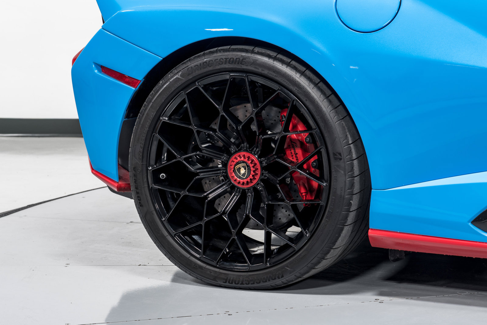 Used 2024 Lamborghini Huracan STO RWD image 49