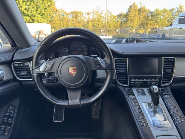 Used 2015 Porsche Panamera 4 AWD/4WD image 32