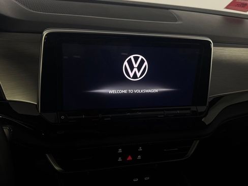 Used 2025 Volkswagen Atlas Cross Sport SE FWD image 21