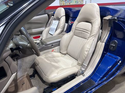 Used 2004 Chevrolet Corvette Convertible w/ Preferred Equipment Group RWD image 15