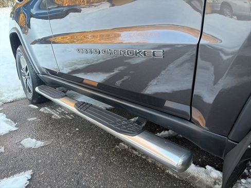 Used 2021 Jeep Grand Cherokee Limited image 30