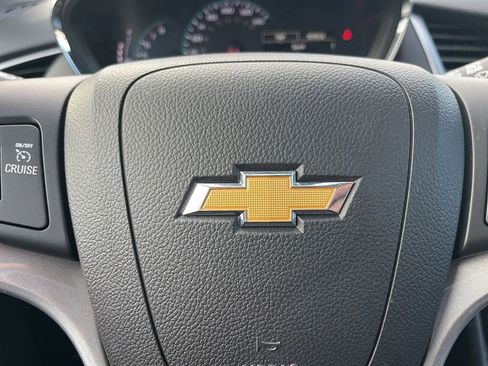 Used 2022 Chevrolet Trax LT w/ LT Convenience Package image 28