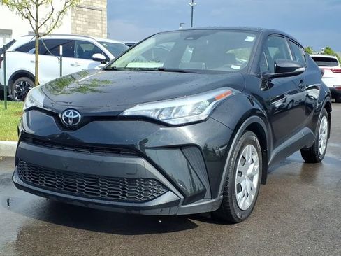 Used 2022 Toyota C-HR XLE FWD image 2