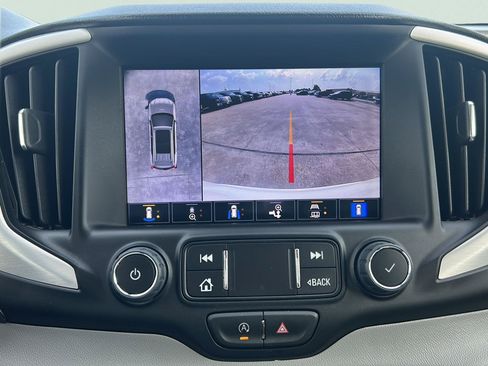 Used 2023 GMC Terrain SLT w/ Tech Package FWD image 9