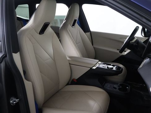 Used 2024 BMW iX xDrive50 w/ Premium Package AWD/4WD image 34