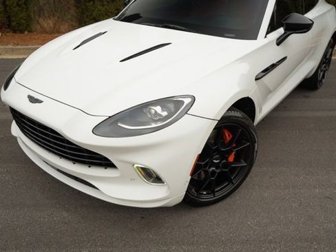 Used 2022 Aston Martin DBX Base image 2