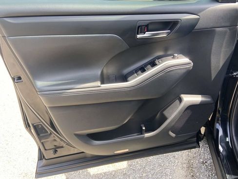 Used 2024 Toyota Highlander XSE FWD image 15