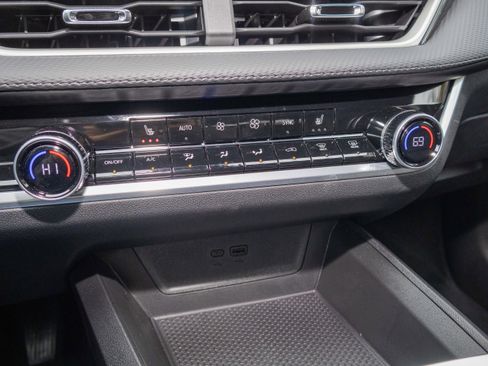 New 2026 Chevrolet Equinox LT w/ Convenience Package II image 16