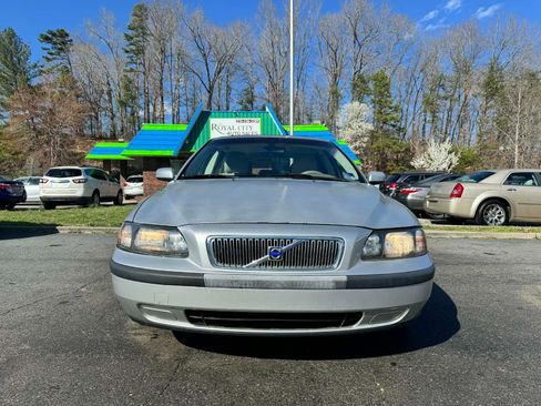 Used 2004 Volvo V70 2.5T image 2