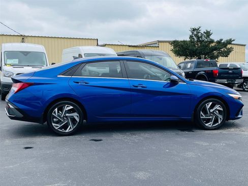 Used 2025 Hyundai Elantra Limited FWD image 39