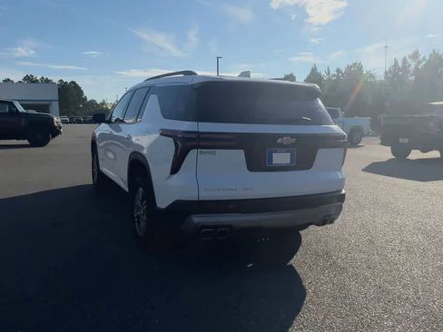 Used 2025 Chevrolet Traverse LT image 7