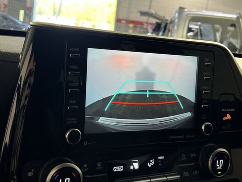 Used 2020 Toyota Highlander XLE image 20