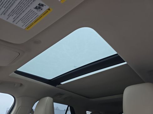 Used 2021 Ford Explorer XLT w/ Equipment Group 202A image 32