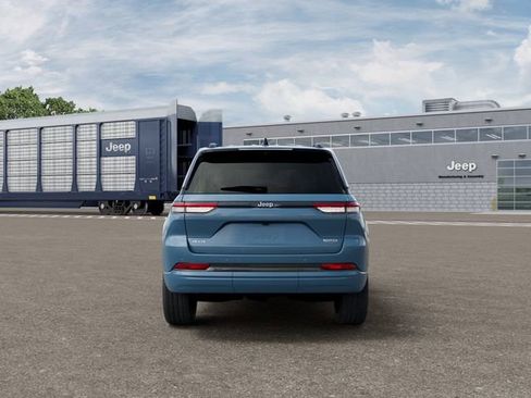 New 2026 Jeep Grand Cherokee Summit image 7