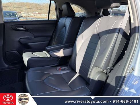 Used 2022 Toyota Highlander XLE image 16