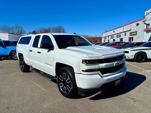 Used 2018 Chevrolet Silverado 1500 Custom w/ Custom Value Package image 3